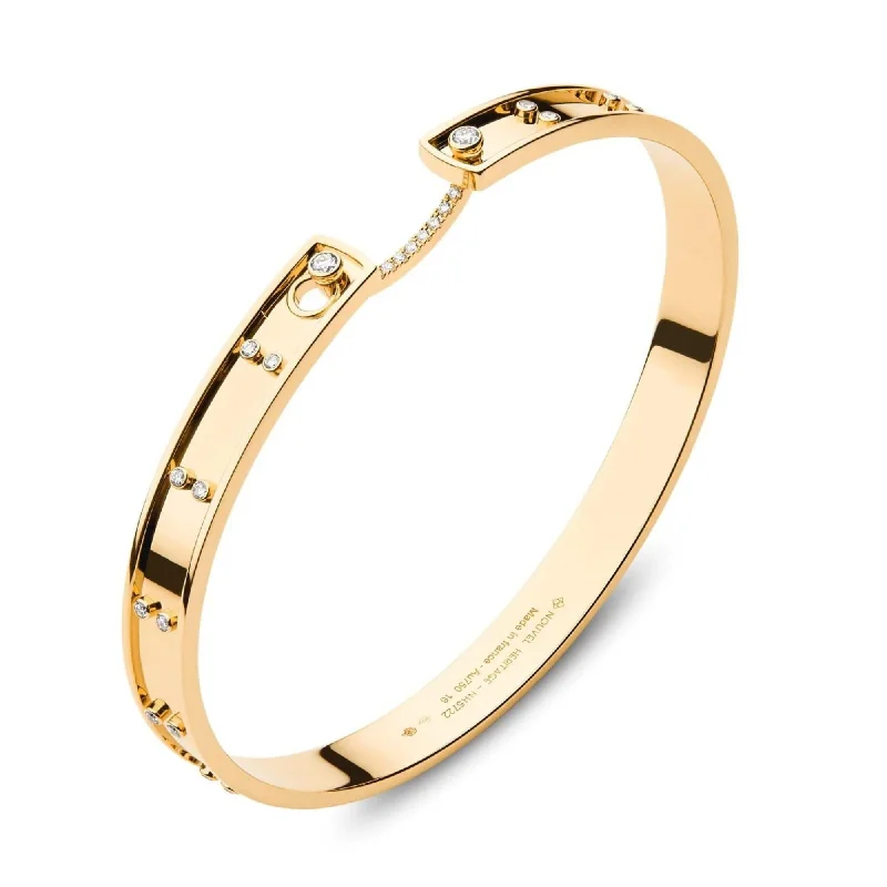 NOUVEL HERITAGE 18K YELLOW GOLD 6MM PICNIC IN PARIS MOOD BANGLE WITH DIAMOND ACCENTED FRONT HOOK CLASP