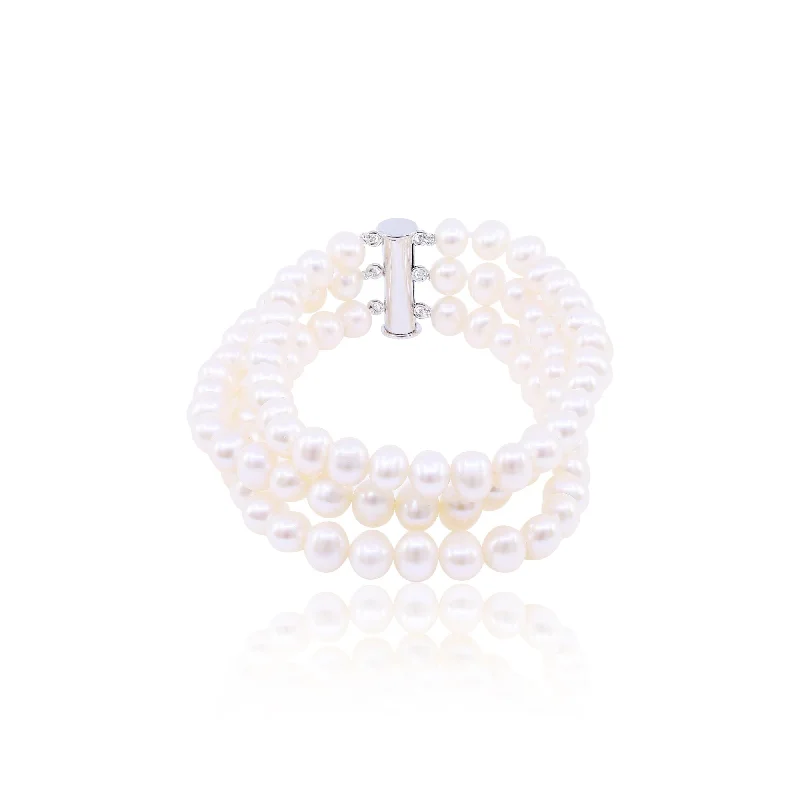 TRIPLE STRAND PEARL BRACELET WITH MAGNETIC SLIDE CLASP