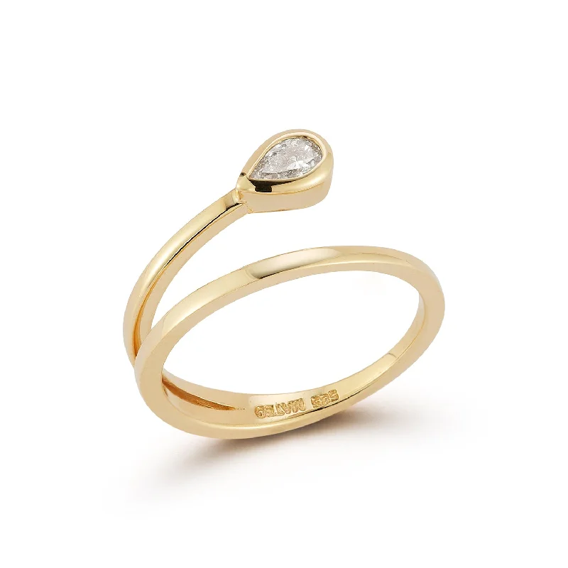 14kt Pear Diamond Point of Focus Ring