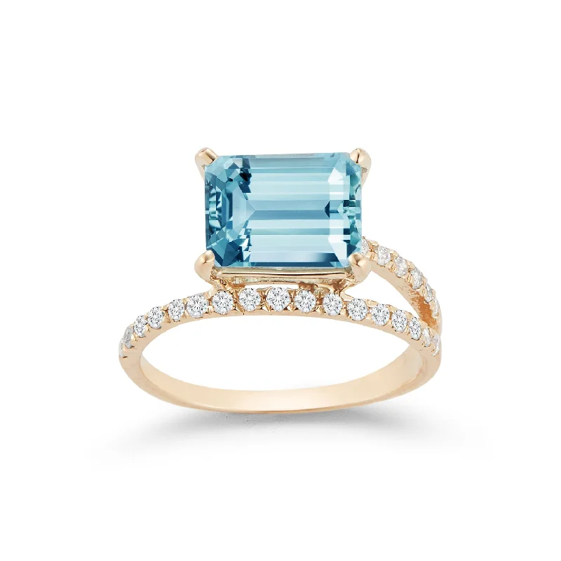 14kt Gold Blue Topaz Point of Focus Ring