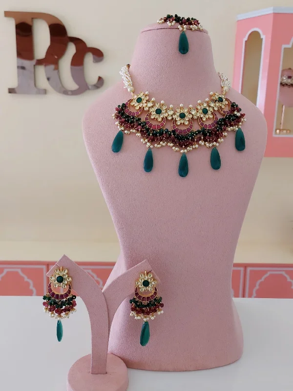 Bollywood Inspired Bridal Jewelry with Kundan Maangtika Necklace Set perfect for glamorous Indian wedding looks